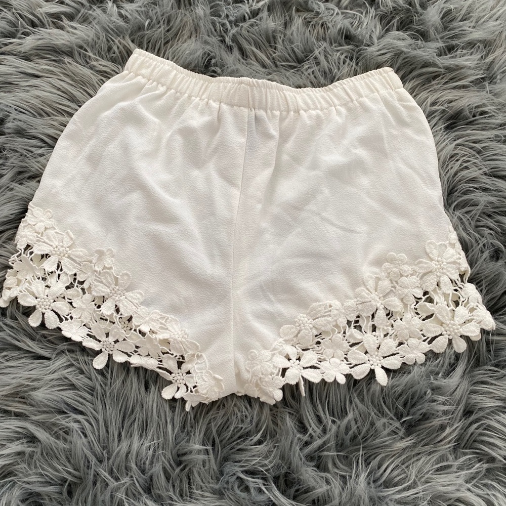 Forever 21 Flowy Shorts White Size Small